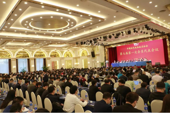 中國演藝設備技術(shù)協(xié)會(huì )第七屆第一次會(huì )員代表暨第一次理事會(huì )議在廣州成功舉辦。祝賀恩平市海天電子科技有限公司成為中國演藝設備技術(shù)協(xié)會(huì )第七屆常務(wù)理事單位。