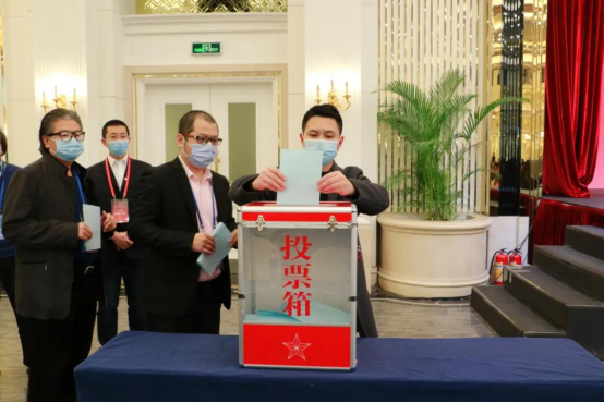 中國演藝設備技術(shù)協(xié)會(huì )第七屆第一次會(huì )員代表暨第一次理事會(huì )議在廣州成功舉辦。祝賀恩平市海天電子科技有限公司成為中國演藝設備技術(shù)協(xié)會(huì )第七屆常務(wù)理事單位。